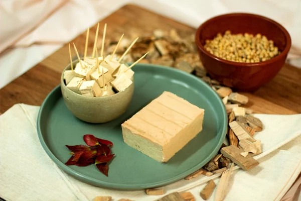 Fumé Tofu fumé au châtaignier